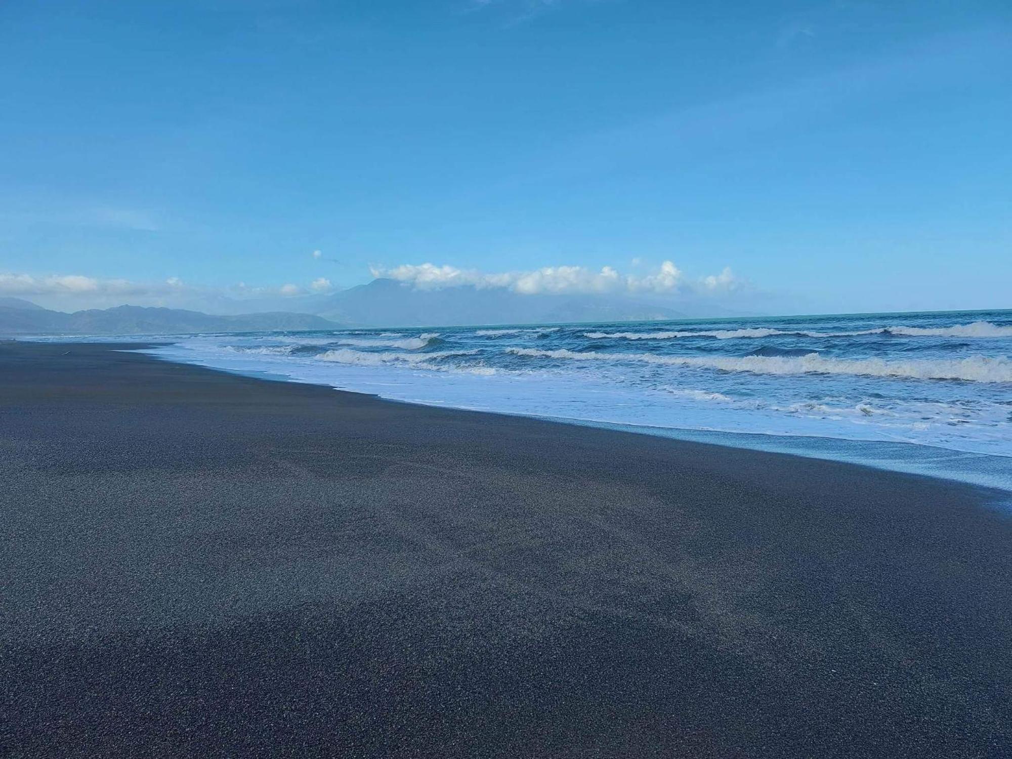 Costa Alora Beach Resort Dingalan Экстерьер фото